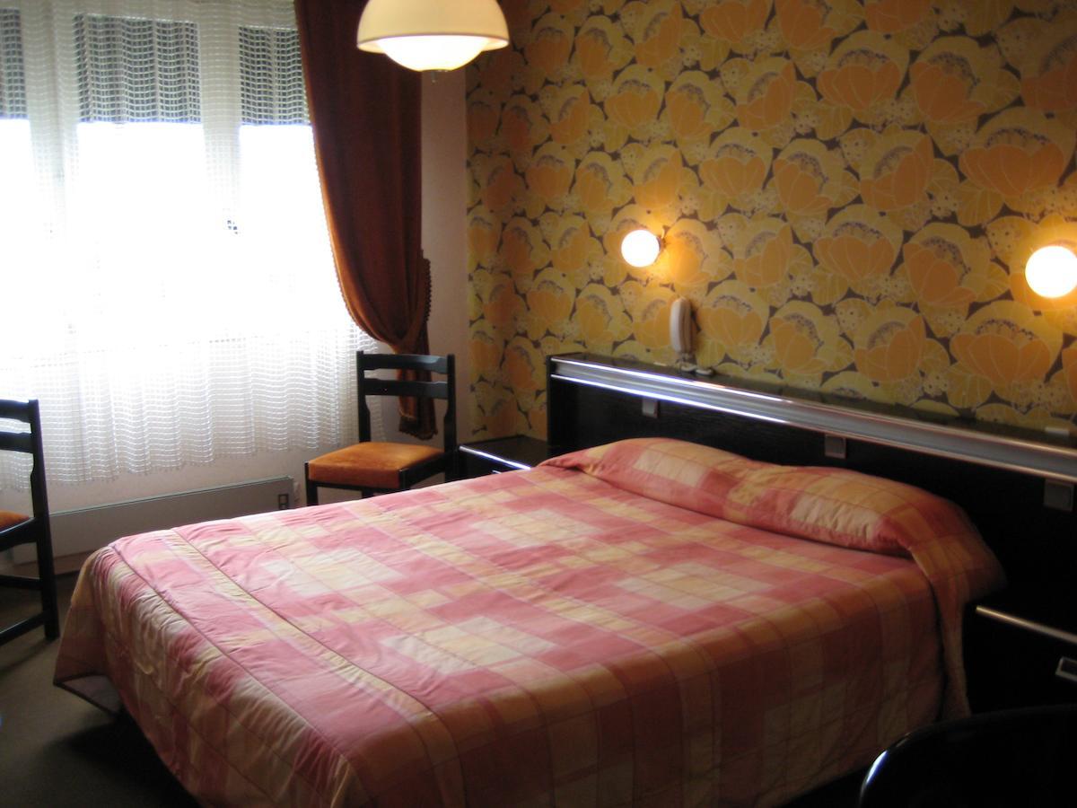 Hotel Bellevue De Tradition Familiale Morcenx Rum bild