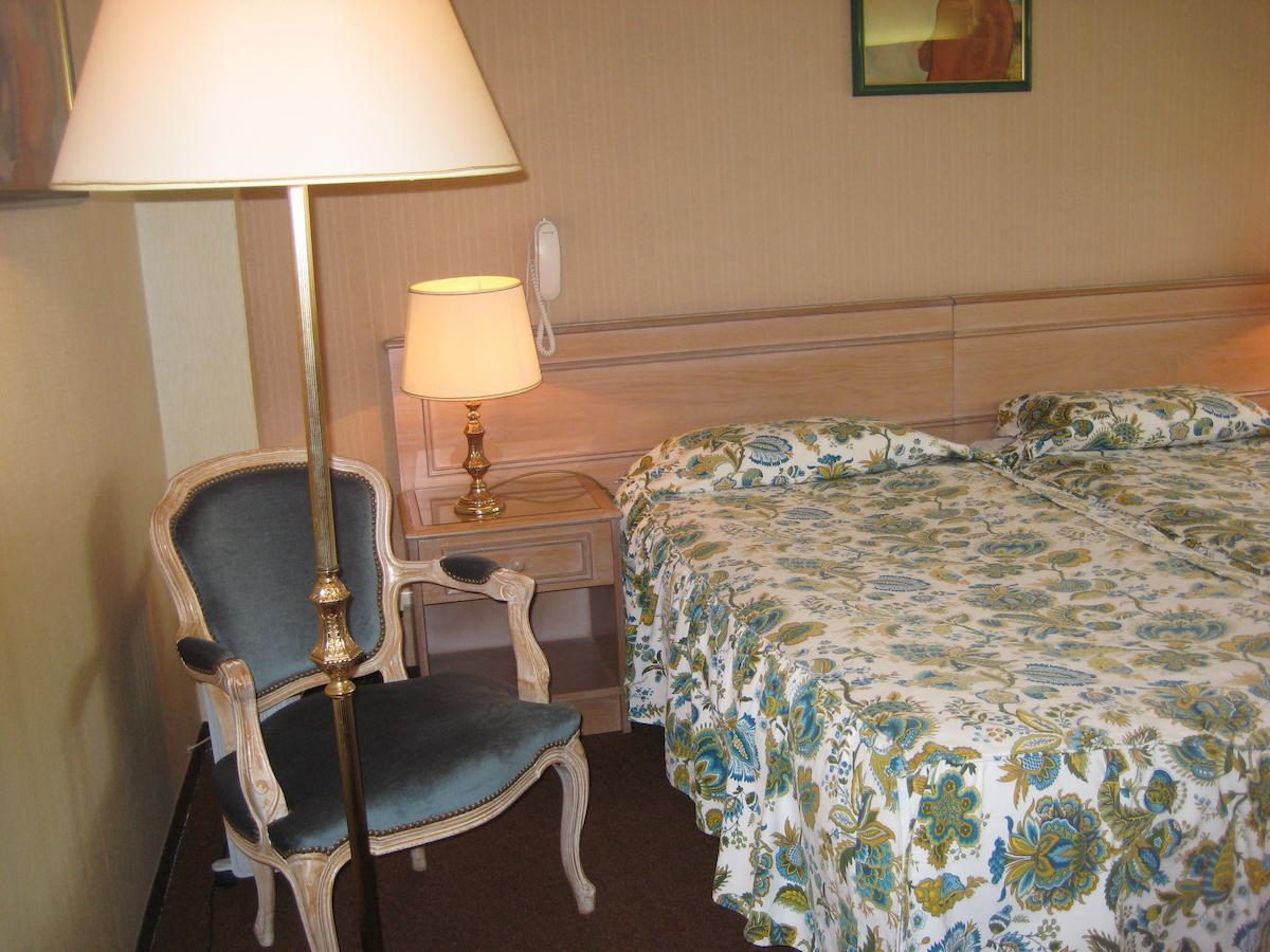 Hotel Bellevue De Tradition Familiale Morcenx Rum bild